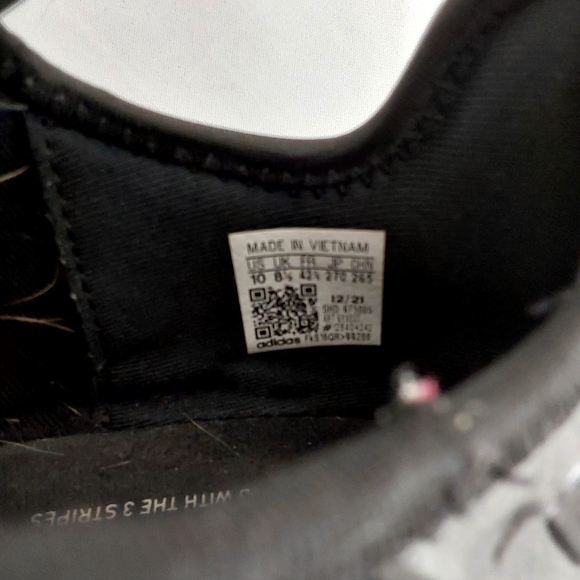 Adidas NMD R1 Parley Black Magic Mauve Shoes - Picture 10 of 12